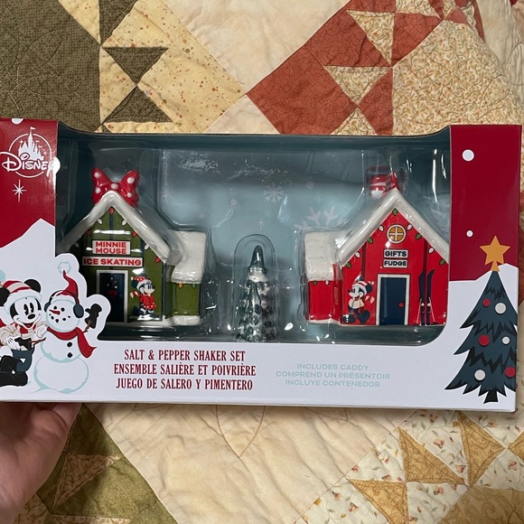 Disney Other - Mickey and Minnie Mouse Holiday Salt and Pepper Set